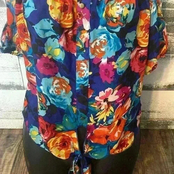 Women’s sheer cold shoulder top size medium - Picture 3 of 3